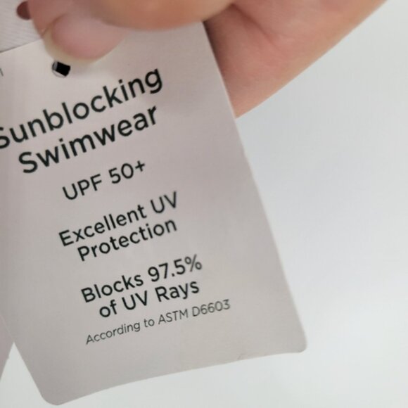 L.L. Bean Black and White Patterned Slimming Swimsuit Sunblocking Size 18 - Picture 4 of 8